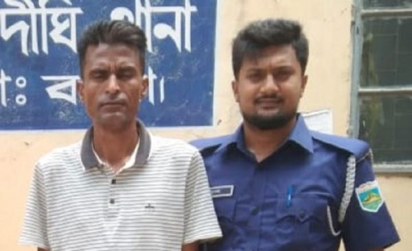 প্যান্টের পকেটে মাদক, পুলিশের হাতে যুবক আটক