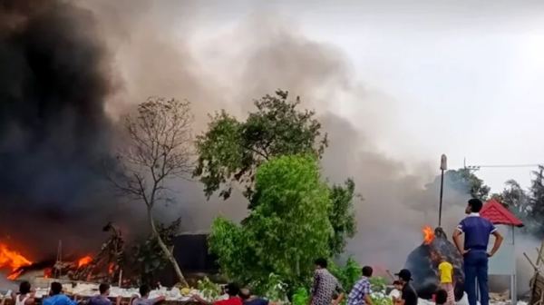 গাজীপুরে বিগবস কারখানায় আগুন দিলেন শ্রমিকরা