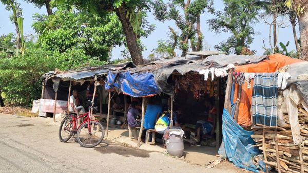 বরগুনার পাসপোর্ট অফিস  চায়ের দোকানদার বিজয়দের দখলে