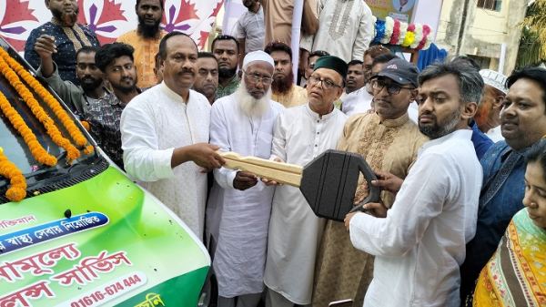করিমগঞ্জে ফ্রি এ্যাম্বুলেন্স দিলেন জনি