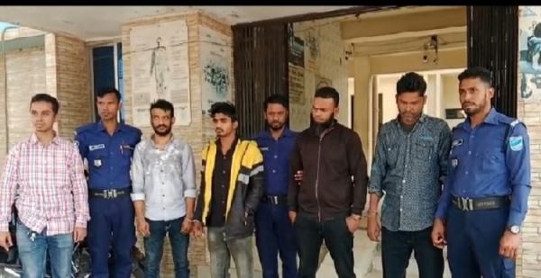 ভৈরবে দেশীয় অস্ত্রসহ ৪ ডাকাত গ্রেফতার