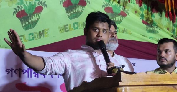 হাসনাত আবদুল্লাহর খোঁজ নিলেন রুমিন ফারহানা, পাঠালেন উপহারও