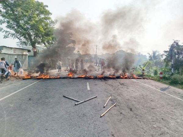 ফরিদপুরে মহাসড়ক অবরোধ, থমকে গেল ঢাকা-খুলনা যোগাযোগ