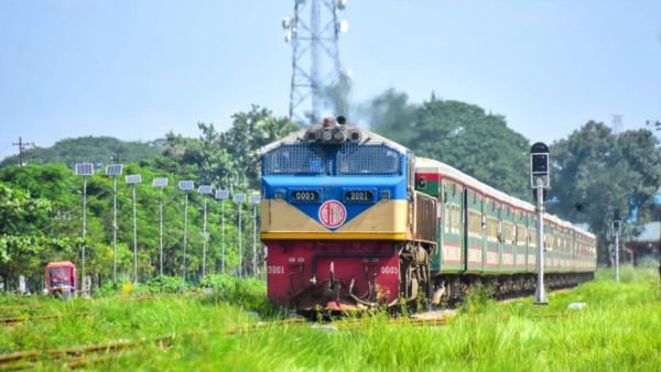 সাড়ে ২৬ ঘণ্টা পর কর্মবিরতি স্থগিত, সকাল থেকে চলবে ট্রেন
