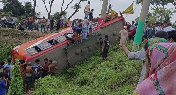 ফরিদপুরে সড়ক দুর্ঘটনায় নিহত ৫, আহত ৩৫