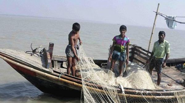সমুদ্রে মাছ ধরায় ৫৮ দিনের নিষেধাজ্ঞা