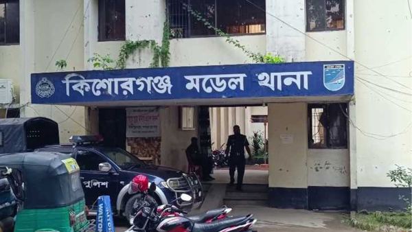 কিশোরগঞ্জে অটোরিকশা উল্টে মা নিহত, শিশু আহত