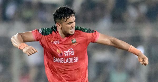 সাহিবজাদা ফারহানের উইকেট নিয়েই অন্যরকম সেঞ্চুরি তাসকিনের