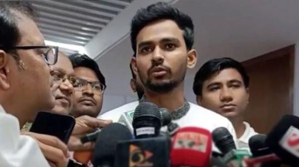 নির্বাচন করলে তফসিলের আগে উপদেষ্টার পদ ছাড়বেন আসিফ মাহমুদ