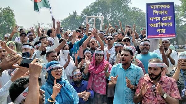 প্রাথমিক শিক্ষকদের কর্মবিরতি স্থগিতের সিদ্ধান্তও স্থগিত!