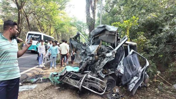 চট্টগ্রামে বাস-মাইক্রোবাস সংঘর্ষে নিহত ৮