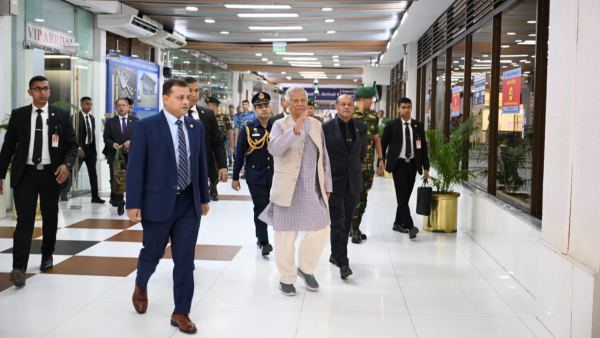 দেশে ফিরলেন প্রধান উপদেষ্টা