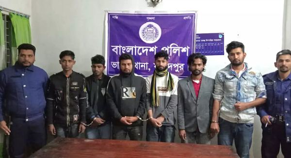 ফরিদপুরে টিকটক বানাতে ডেকে তরুণীকে সংঘবদ্ধ ধর্ষণ, আটক ৬
