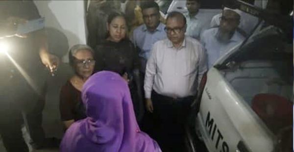 সরকারি গাড়িতে মেয়াদোত্তীর্ণ ওষুধ, হাতেনাতে ধরলেন উপদেষ্টা
