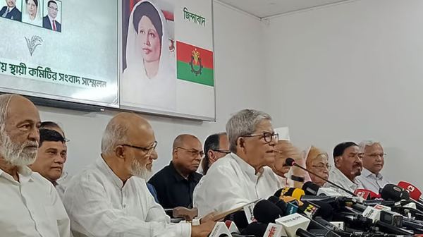 খালেদা জিয়া লড়বেন তিন আসনে, তারেক রহমান একটিতে