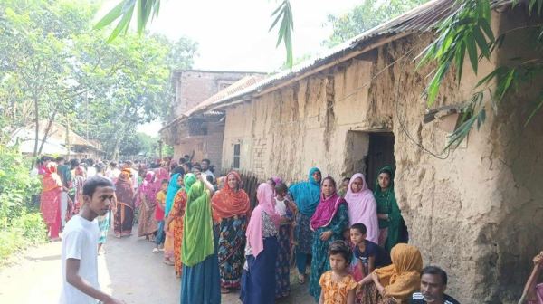 দুই ঘরে ঝুলছিল এক পরিবারের ৪ জনের মরদেহ, মিলেছে চিরকুট