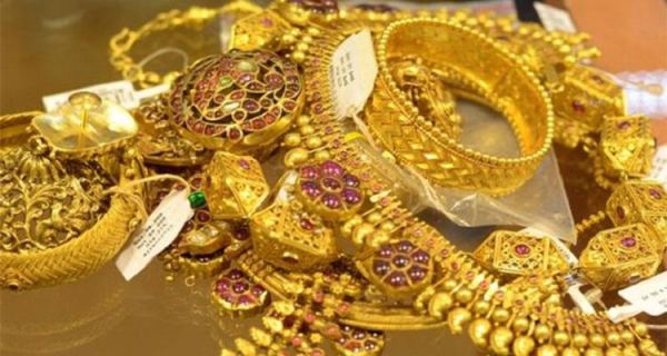 ইতিহাসে প্রথমবার সোনার দাম ৩১০০ ডলার ছাড়ালো