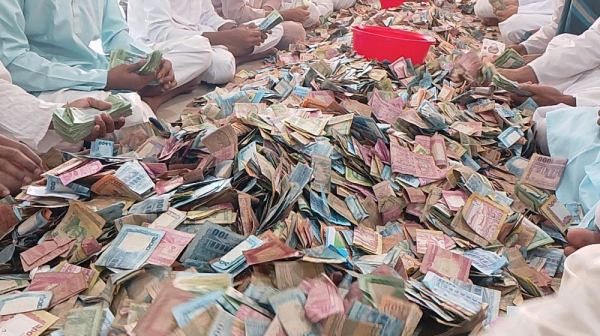 পাগলা মসজিদের দানসিন্দুকে পাওয়া গেল রেকর্ড ৯ কোটি ১৭ লাখ টাকা