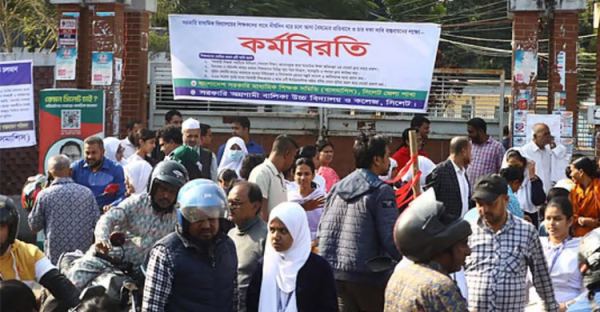 কর্মবিরতি স্থগিত করে বার্ষিক পরীক্ষায় ফিরছেন মাধ্যমিক শিক্ষকরা