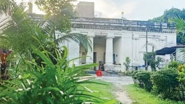 নিশ্ছিদ্র নীরবতায় দাঁড়িয়ে হোসেনপুরের সাহেববাড়ি ও নীলকুঠি শোষণের ইতিহাস বয়ে চলেছে