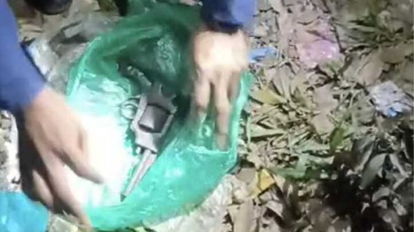 কিশোরগঞ্জে রেললাইনের পাশ থেকে গুলিসহ রিভলভার উদ্ধার