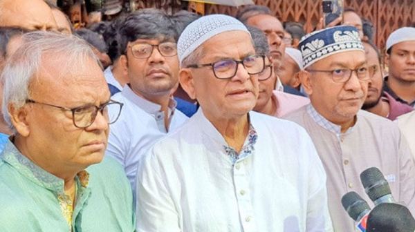 খালেদা জিয়া ফ্লাই করতে পারবেন কি না, সিদ্ধান্ত নেবেন চিকিৎসকরা: মির্জা ফখরুল