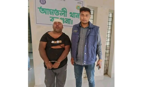 আমতলীতে পুলিশের সঙ্গে ডাকাত দলের সংঘর্ষ; গাড়িসহ আটক ২