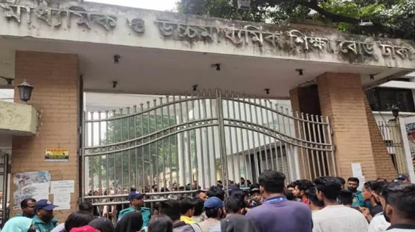 এক মাস পেছানোর দাবি শিক্ষার্থীদের, চূড়ান্ত সিদ্ধান্ত জানাল শিক্ষা বোর্ড