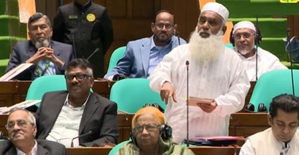 জামায়াতের নারী এমপিদের পোশাক নিয়ে মন্তব্য, উত্তপ্ত সংসদ
