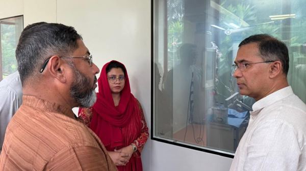 ফিল্ড ফায়ারিংয়ে আহত সেনা কর্মকর্তাকে দেখতে সিএমএইচে প্রধানমন্ত্রী