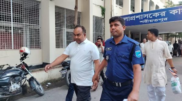 শরীয়তপুরে ককটেল বিস্ফোরণে তিনজন নিহত, ইউপি চেয়ারম্যান গ্রেফতার