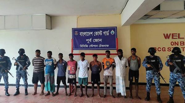 টেকনাফে নৌকা থেকে ৫০ জন উদ্ধার, মানবপাচার চক্রের ৯ সদস্য আটক
