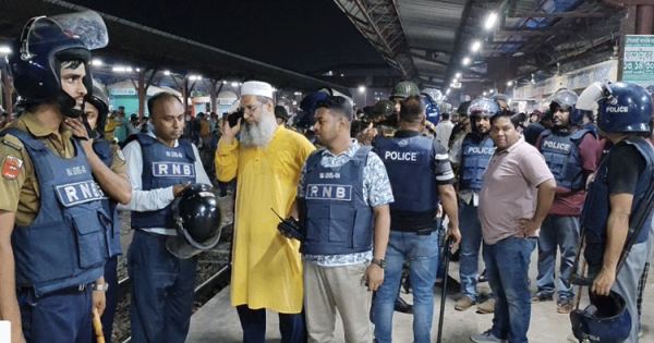 ভৈরব রেলস্টেশনে প্ল্যাটফর্ম দখল নিয়ে দুই পক্ষের সংঘর্ষ, ৮ পুলিশসহ আহত ৩০