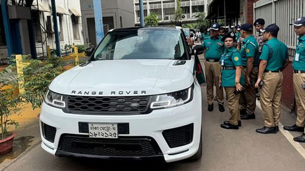 ট্রাফিক আইন লঙ্ঘন, বিমানমন্ত্রীর গাড়ির বিরুদ্ধে দুই মামলা