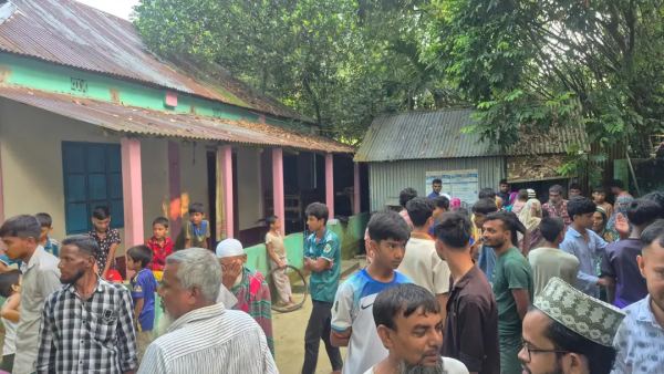 কটিয়াদীতে মসজিদের ইমামের ঝুলন্ত মরদেহ উদ্ধার