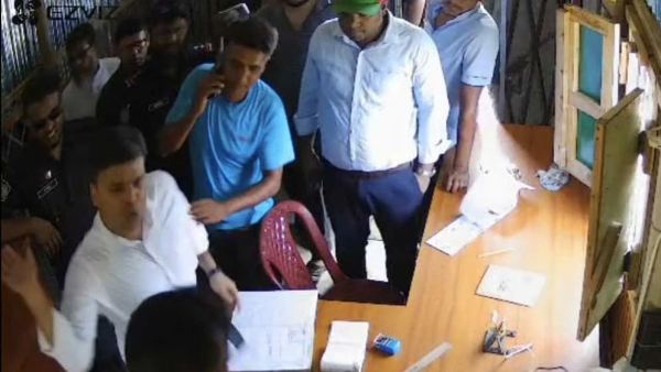 বালুর ঘাটে ইজারাদারের কর্মীকে মারধরের ঘটনায় সেই ইউএনওকে প্রত্যাহার