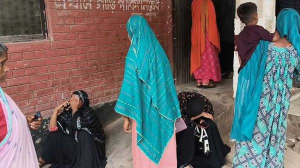 ব্রাহ্মণবাড়িয়ায় পিকআপ ভ্যানের ধাক্কায় মা-ছেলেসহ নিহত ৩