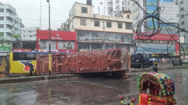 রাজধানীর নর্দায় বাস দুর্ঘটনায় নিহত ৪