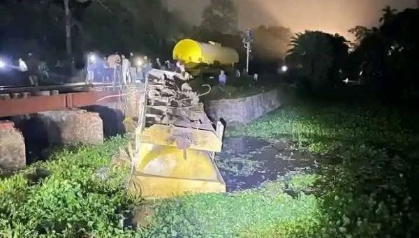 তেলবাহী ট্রেন লাইনচ্যুত, সিলেটের সঙ্গে সারাদেশের রেল যোগাযোগ বন্ধ