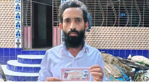২০ টাকার টিকিটে ৩০ লাখ! ঈশ্বরগঞ্জের হানিফের হাতে ‘ভাগ্যের’ নম্বর