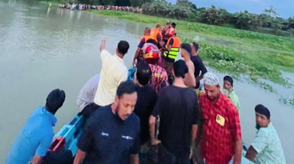 নরসিংদীতে নদীতে গোসলে নেমে নারীসহ নিখোঁজ ৪