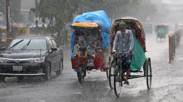 ঢাকায় বৃষ্টির তীব্রতা কমে এলেও বাড়বে উত্তরবঙ্গে: আবহাওয়া অধিদপ্তর
