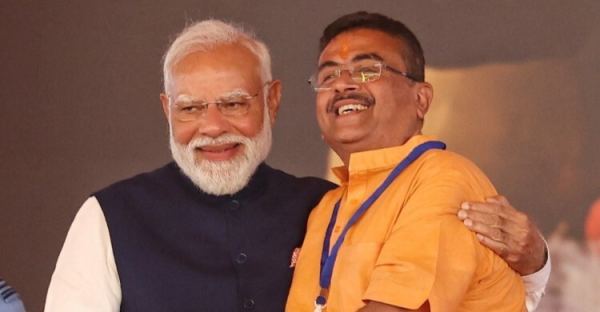 পশ্চিমবঙ্গে এসেই মোদীর মুখে বাংলাদেশ প্রসঙ্গ