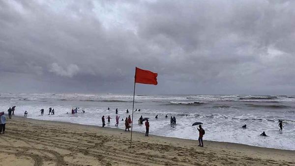 বঙ্গোপসাগরে লঘুচাপ, ৪ বন্দরে ৩ নম্বর সতর্কতা