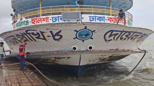 সাগরের লঘুচাপে নদনদী উত্তাল, ৫ নৌরুটে লঞ্চ চলাচল বন্ধ