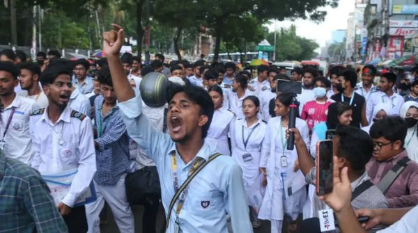 শিক্ষামন্ত্রীর পদত্যাগ দাবিতে আল্টিমেটাম, না হলে ফের ‘লংমার্চ’