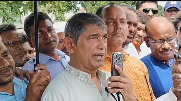 বন কর্মকর্তাকে প্রকাশ্যে বদলির নির্দেশ মুক্তিযুদ্ধবিষয়ক মন্ত্রীর