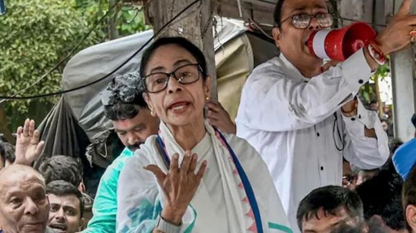 হত্যাকাণ্ড নিয়ে আমি মুখ খুললে বাংলাদেশ উত্তাল হয়ে যাবে: মমতা