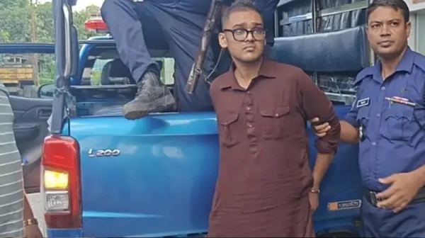 নাটোরে পর্যটনমন্ত্রীর পথসভা থেকে পিস্তলসহ যুবক আটক