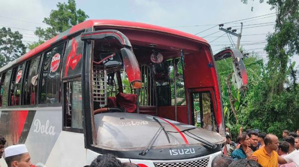 গোপালগঞ্জে বাস ও মোটরসাইকেলের সংঘর্ষে নিহত ৫